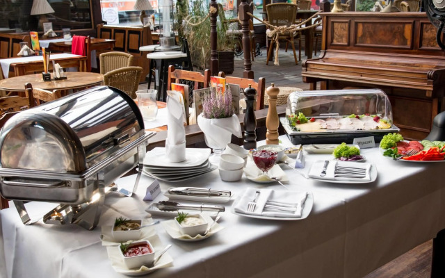 COLUMBUS Ustka - Limanowskiego 1