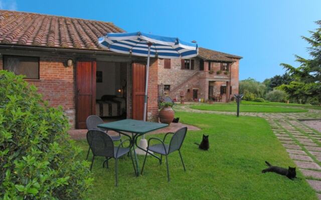 Broom apt With Shared Pool