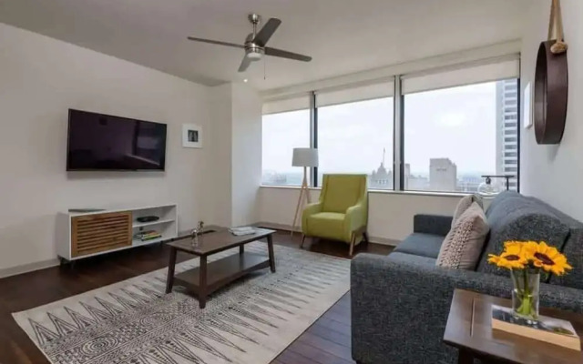 Stunning CozySuites on Elm St. 08