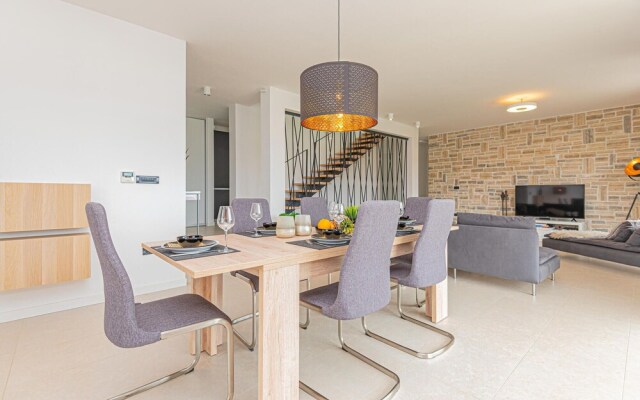 Beautiful Home in Tribunj With Wifi and 4 Bedrooms