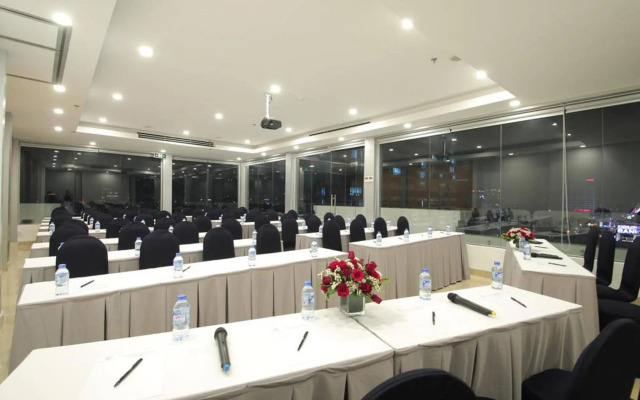 Le Duy Grand Hotel