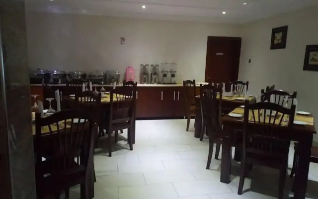 Le Ville Hotel and Suites