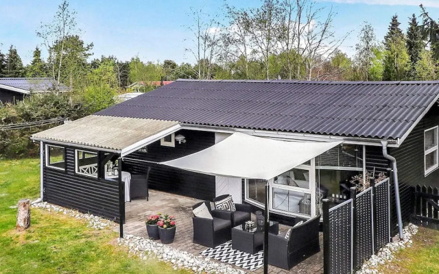 6 Person Holiday Home in Hals