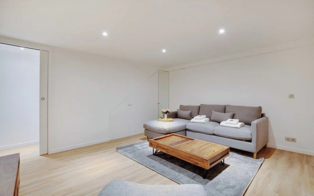 Spacious Apartment With 2 Rooms