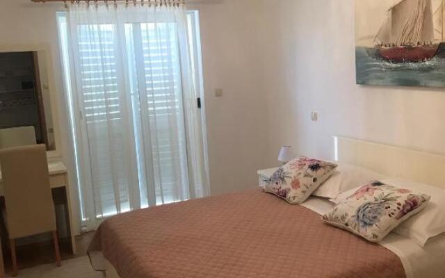 Sea view apartment near the beach 1-Jelsa center