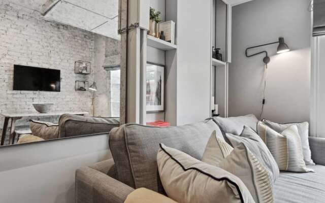 Splendid Studio Flat W/suspended Bed in Camden