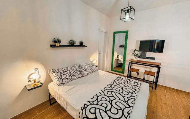 The Quarters Naples Apartment