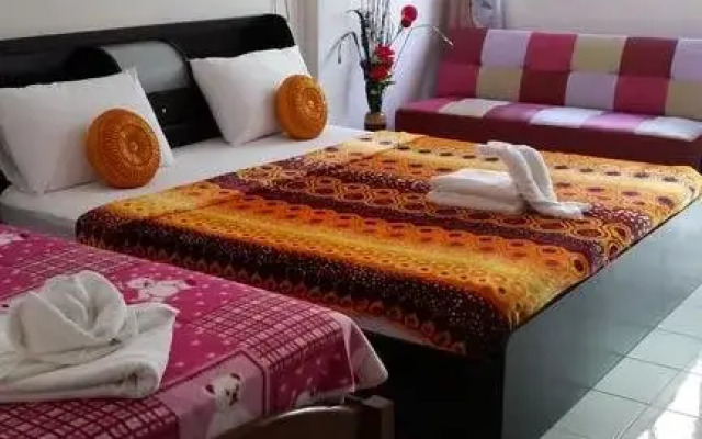 Lee Guesthouse And Massage
