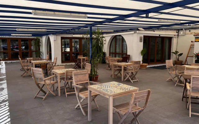 Hotel Blasón Junior