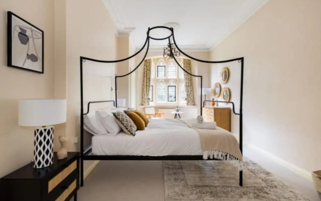 The Woking Wonder Captivating 3bdr Flat With Parking