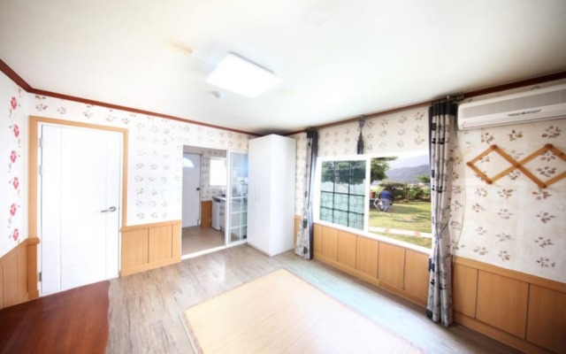 Geojedo Hakdong Mongdol Pension