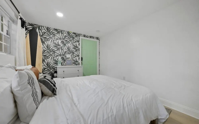 Las Olas Guest House