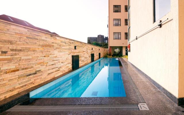 K's Place - Elegant 2 Bedroom Apartment with a Pool & Gym