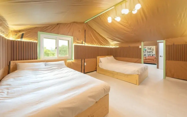 Gapyeong Dongban84 Glamping&pool Villa