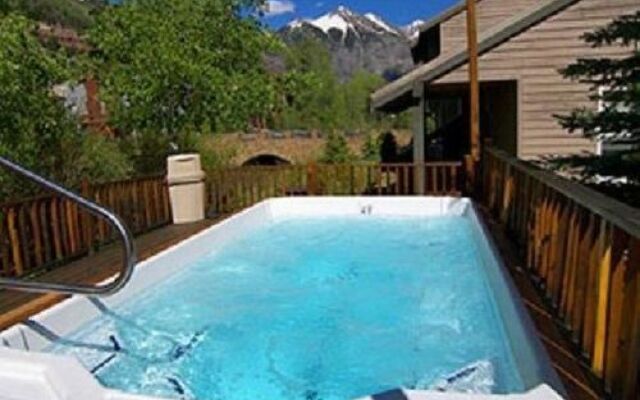 Telluride Lodge