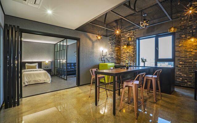 Embledon Hotel