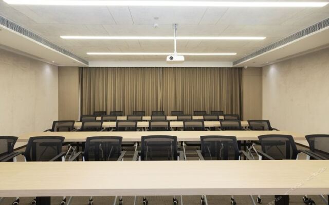 Atour Hotel Changxing Central Plaza Huzhou