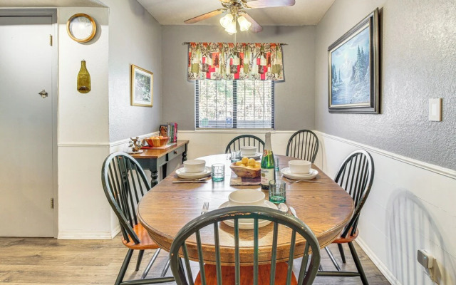 Hike & Golf: Family Home w/ Balcony in Pinetop!