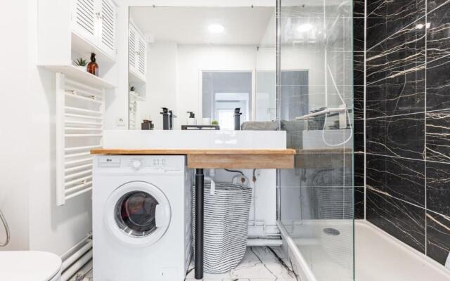 Design 3 bedrooms appartment, near Champs Elysees