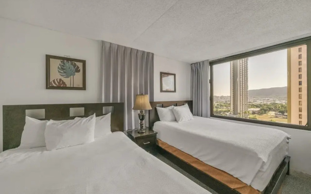 Excellent Diamond Head View Condo - Remodeled, Free Parking! by Koko Resort Vacation Rentals