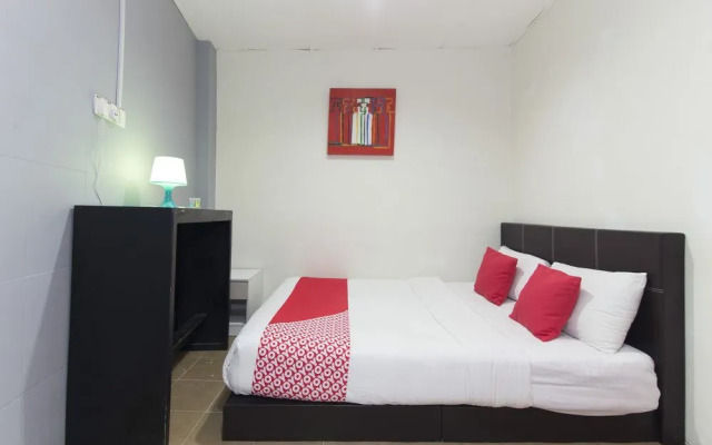 OYO 304 Zero Hour Hotel