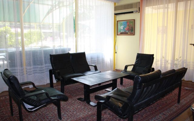 Sunny Varshava Hotel