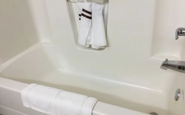 Norwood Inn & Suites