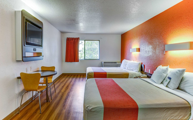Motel 6 Portland, OR - Tigard West