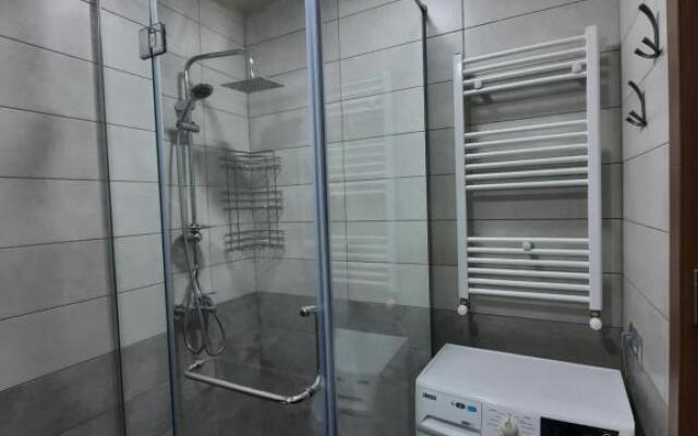 Apartment 32