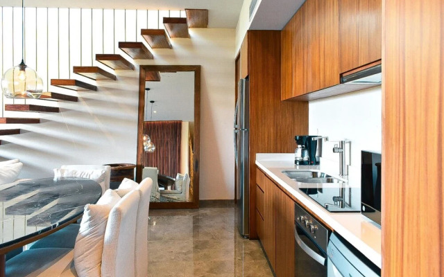 Immaculate Design Coupled With First-class Amenities Penthouse