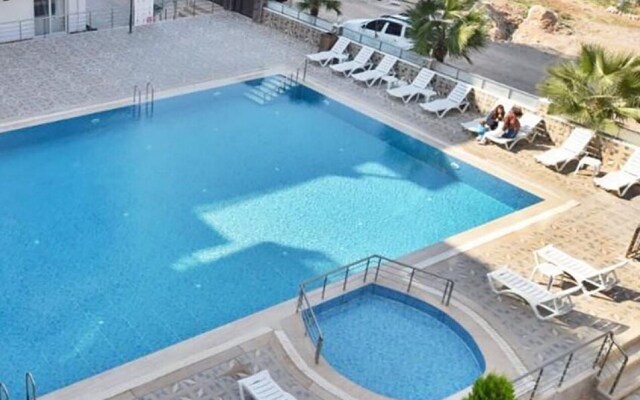 Luxury 2-bed Apartment in Didim - Sleeps 6