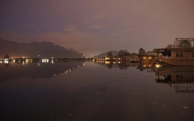 New Jacquline Heritage Houseboats Nigeen Lake