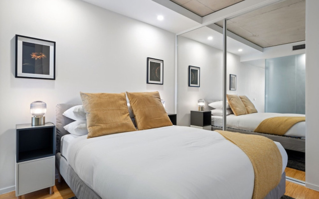 Chic 1-bed Apartment Near Canberra's Bustling CBD