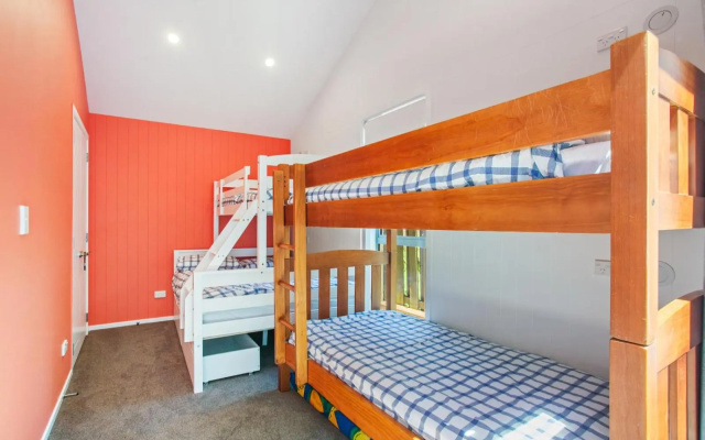 Waihi Wonder - Waihi Holiday Home – Guest Rooms – Waihi Beach