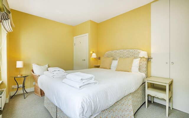 Cadogan Street Apartment