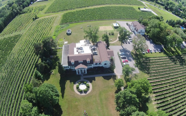 Riverbend Inn and Vineyard