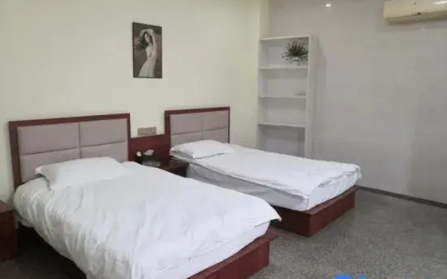 Cixi Huatan Hotel