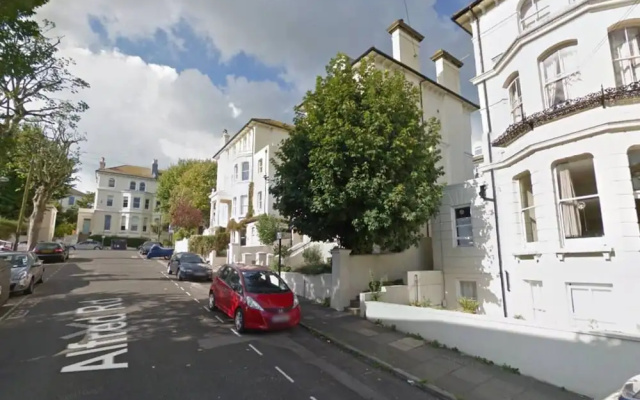 Tiny House, Brighton With Parking
