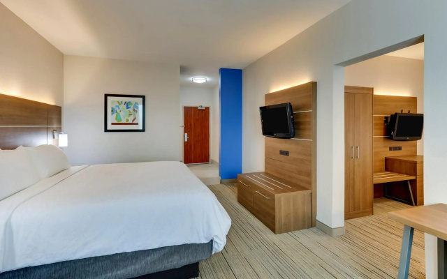 Holiday Inn Express & Suites Waxahachie by IHG