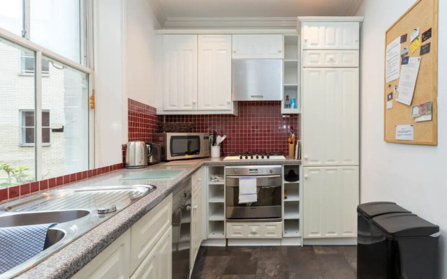 2 Bedroom 2 Bathroom Victorian Maisonette in Barbican