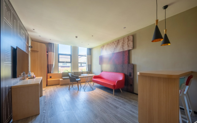 Ibis Hotel (Jinchang Guofang Plaza)