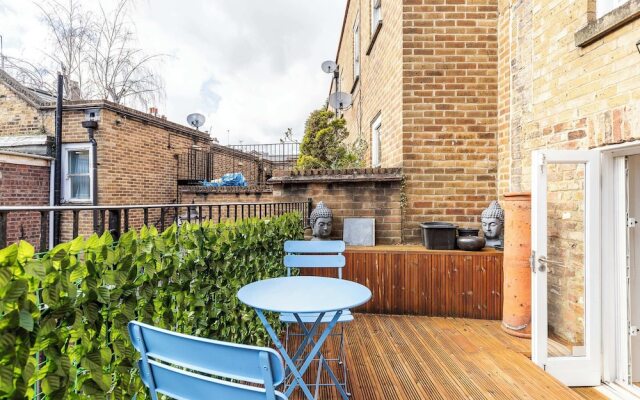 Charming Two Bed Maisonette in Notting Hill