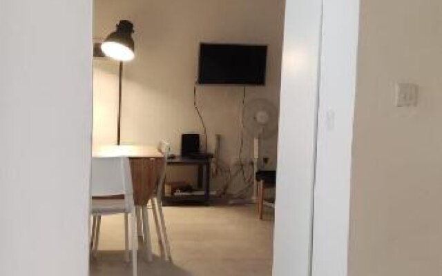 AF4 - Basic studio apartment