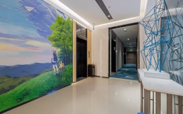 SKYBIRD Hotel (Shanghai International Resort - Chuansha Metro Station Store)