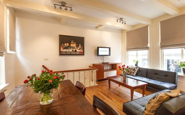 Old Masters Apartment