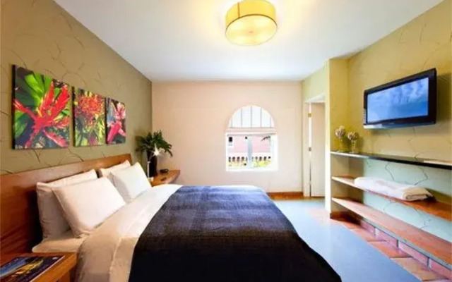 Espanola Way Suites