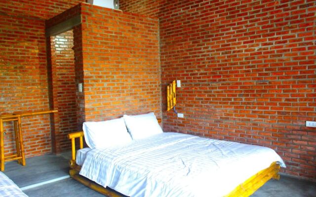 Ba's Garden Beachside Homestay