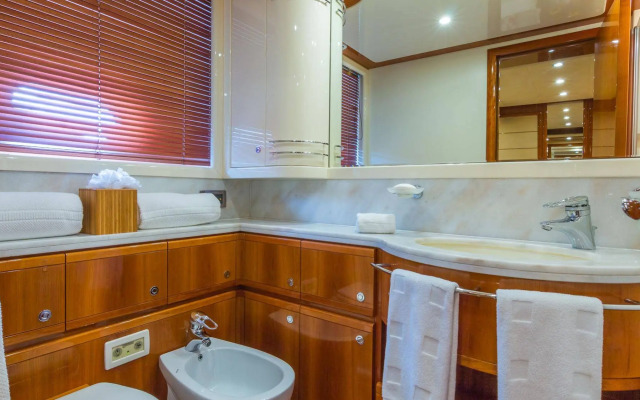 Miami Beach Luxury Yacht Charters