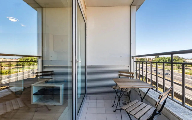 Dragon Stadium Studio w Balcony by LovelyStay