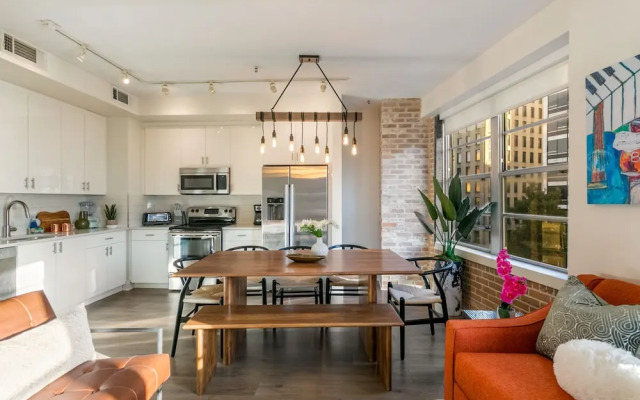 Modern Condos in California Building by Hosteeva